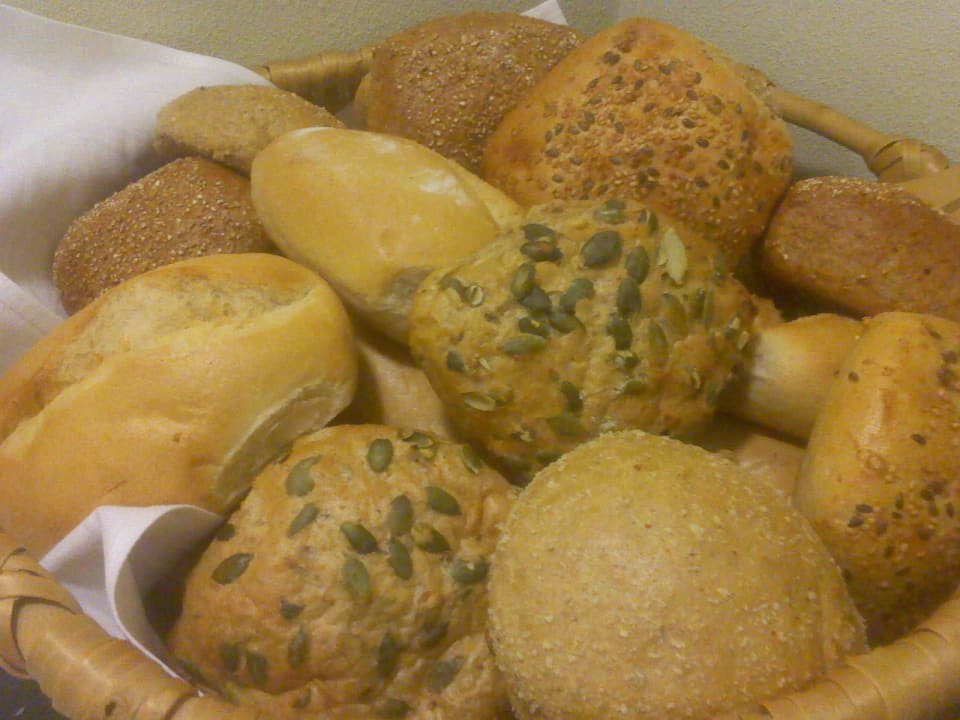 Auswahl Brötchen und viele verschiedene Brotsorten Central Hotel Garni