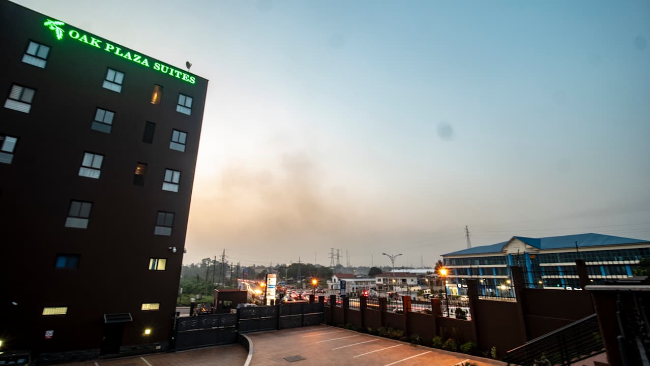 Außenansicht Oak Plaza Suites