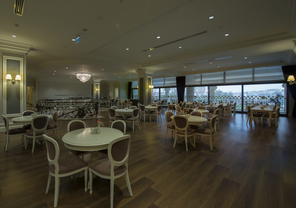 Restaurant Isfanbul Holiday Home & Suites