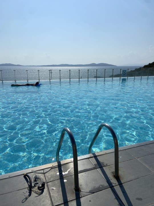 Pool Akrathos Beach Hotel