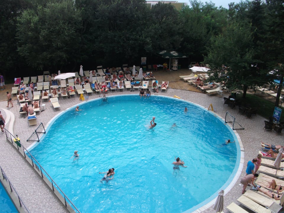 Rechte Seite des Pools HVD Viva Club Hotel