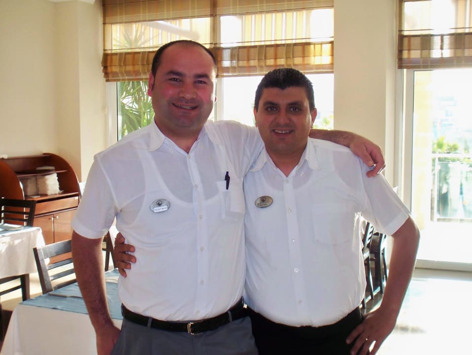 Mustafa und Kemal Top-Service Solivia Hotel