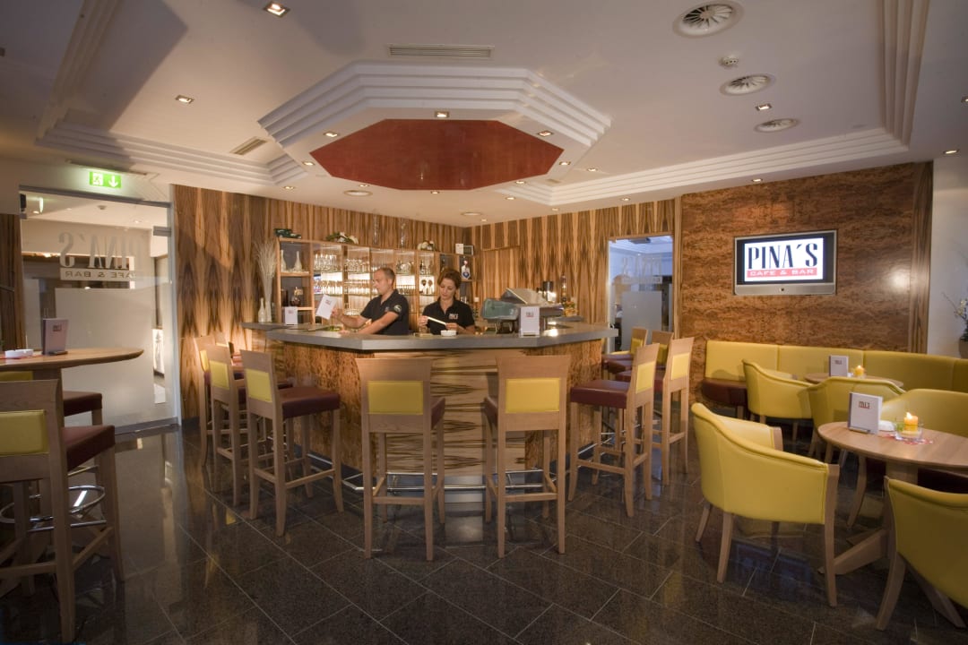 Cafe & Bar PINA'S Hotel Alpina