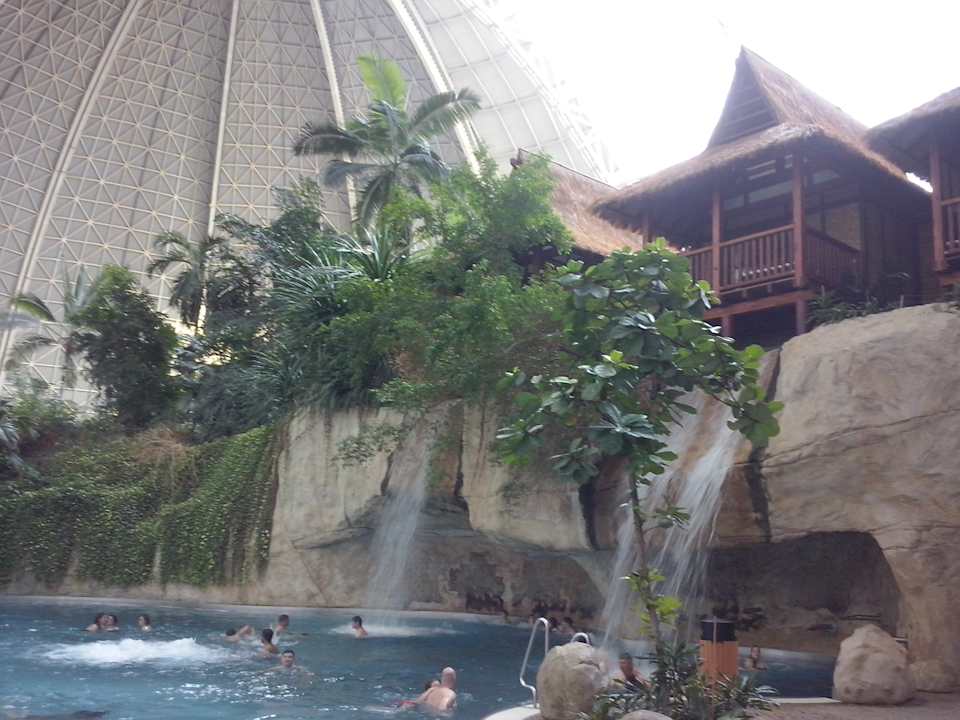 Pool Tropical Islands Resort