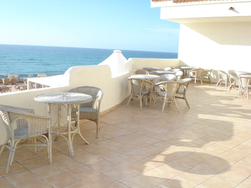 Taras, przejście przez recepcję La Plage Hotel & Resort