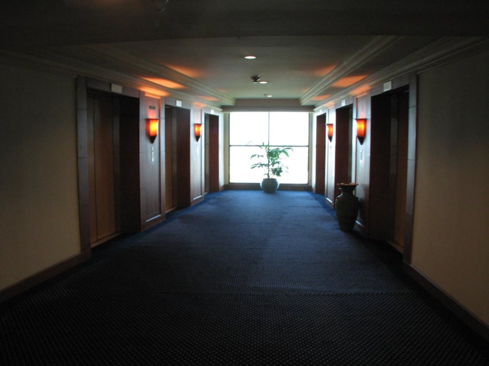 Fahrstühle in der 21.Etage Hotel The Montien Riverside