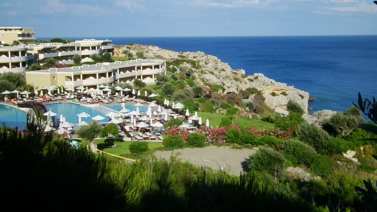 Blick von der Straße  Hotel Kalithea Horizon Royal