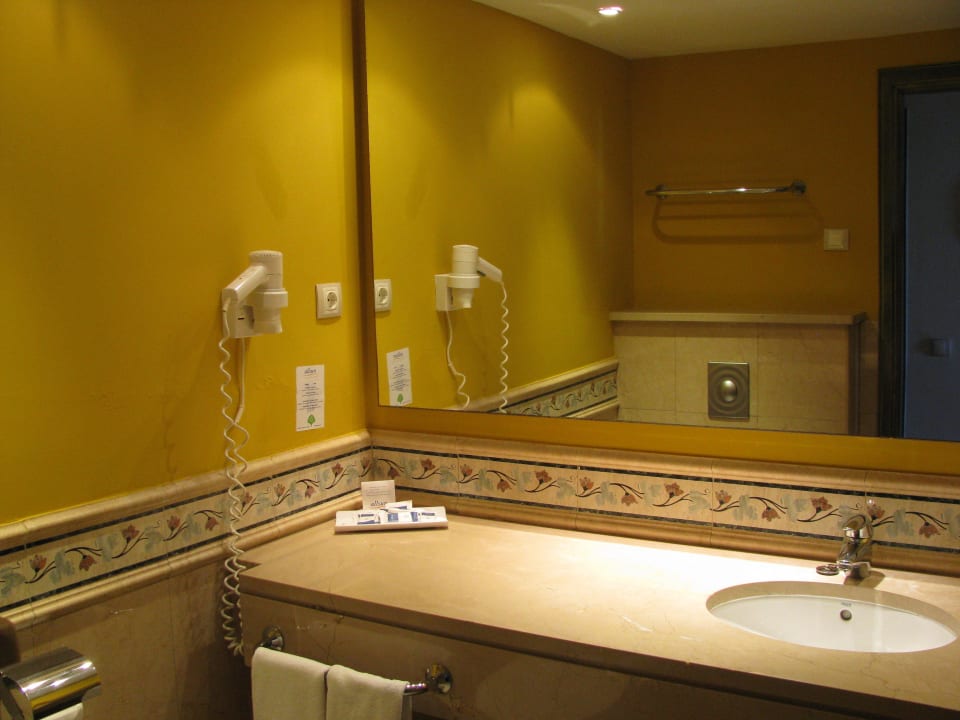 Waschtisch im Duschbad allsun App.-Hotel Albatros