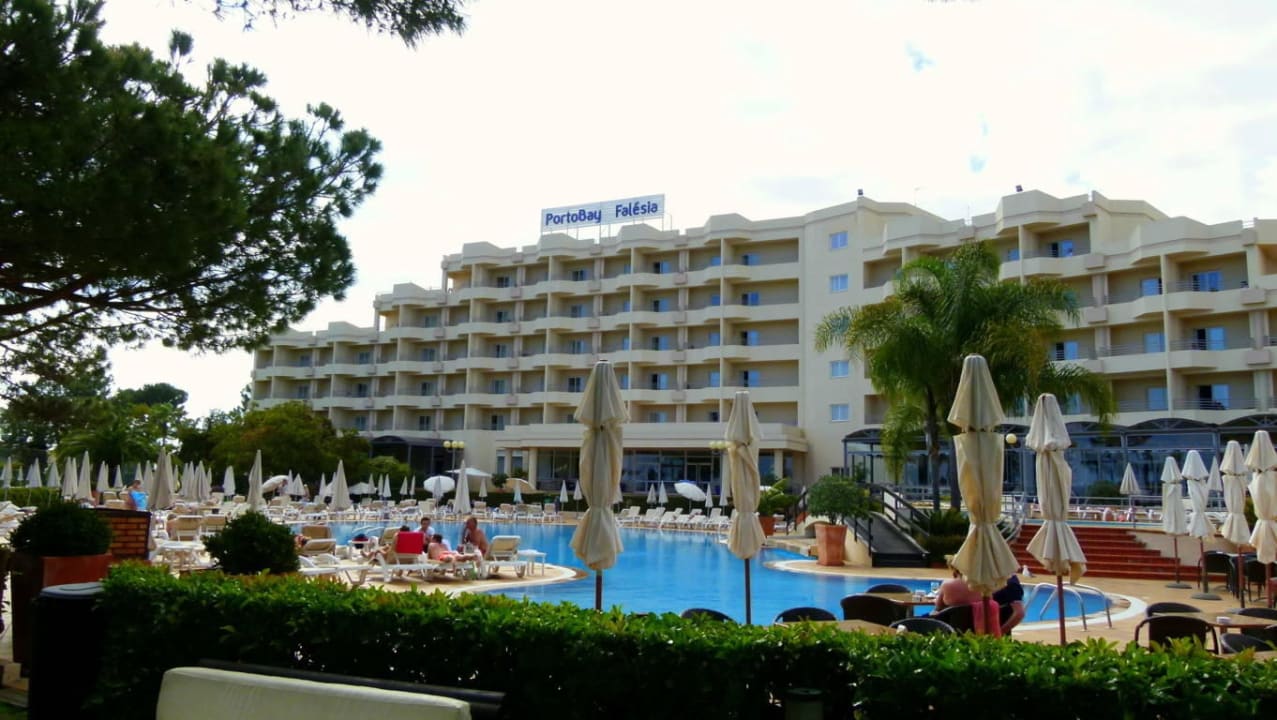 Von den Terrassen zum Pool PortoBay Falésia