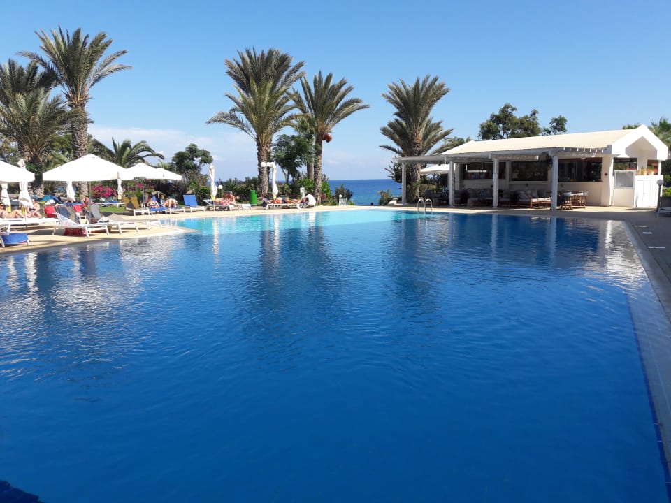 Pool Crystal Springs Beach Hotel