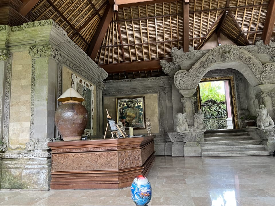 Lobby Hotel The Royal Pita Maha