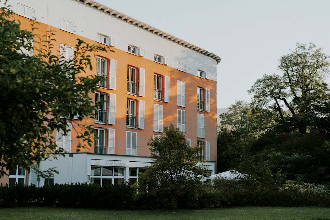 Außenansicht Allee Parkhotel Maximilian