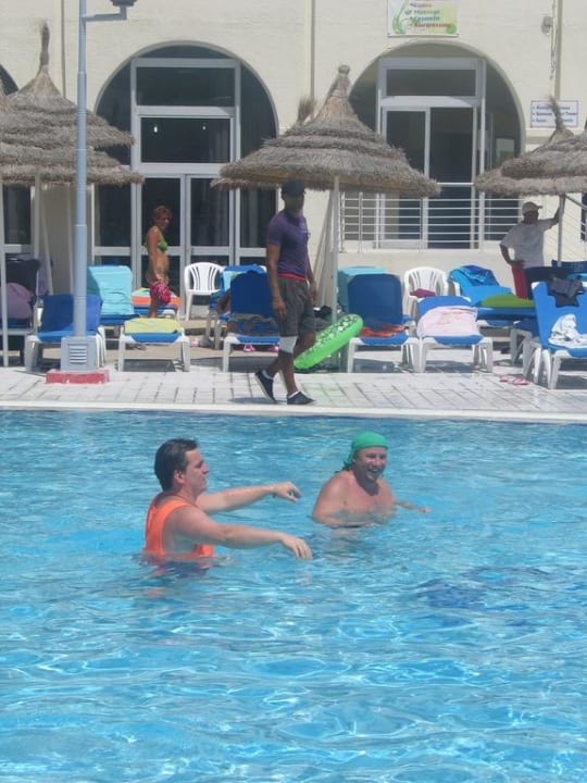 Mino play with people swimingpool El Mehdi Beach Resort