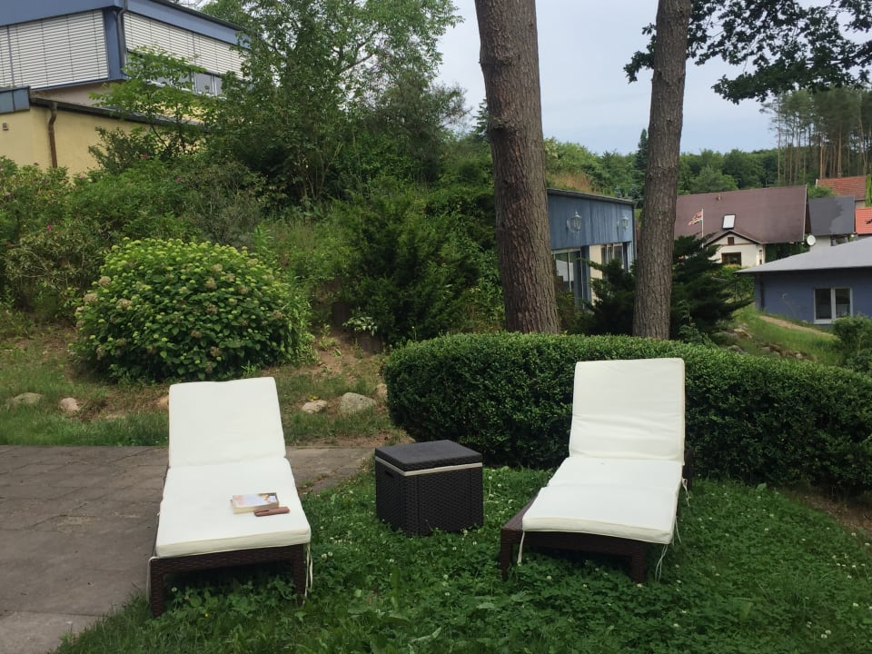 Liegen vor dem Superior Doppelzimmer Amy's Wohlfühlvilla