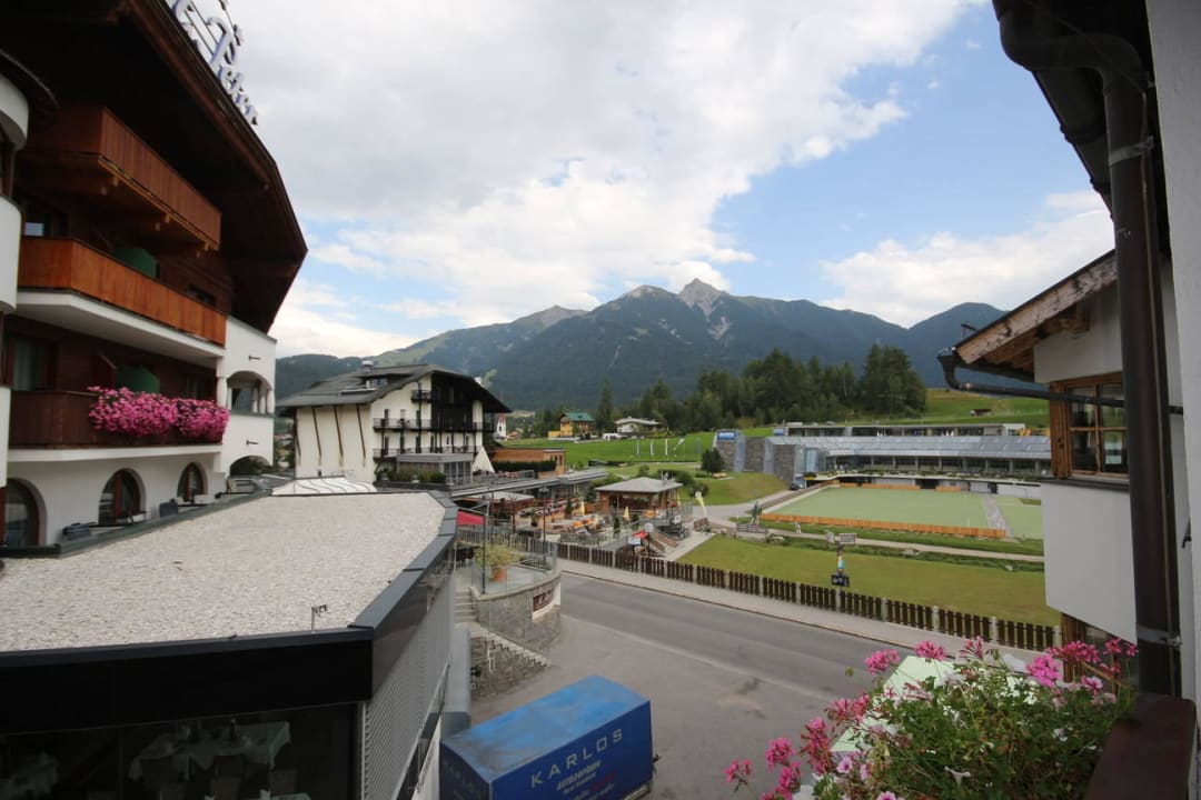 Auf die umliegenden Berge Mountains Hotel
