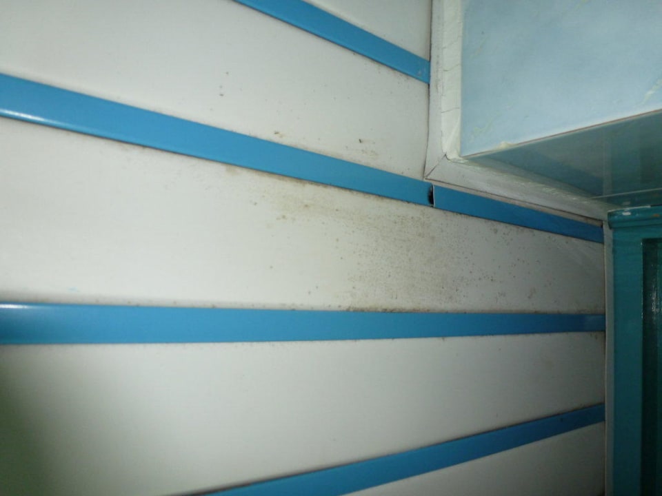 Bad Anonymous Beach Hotel