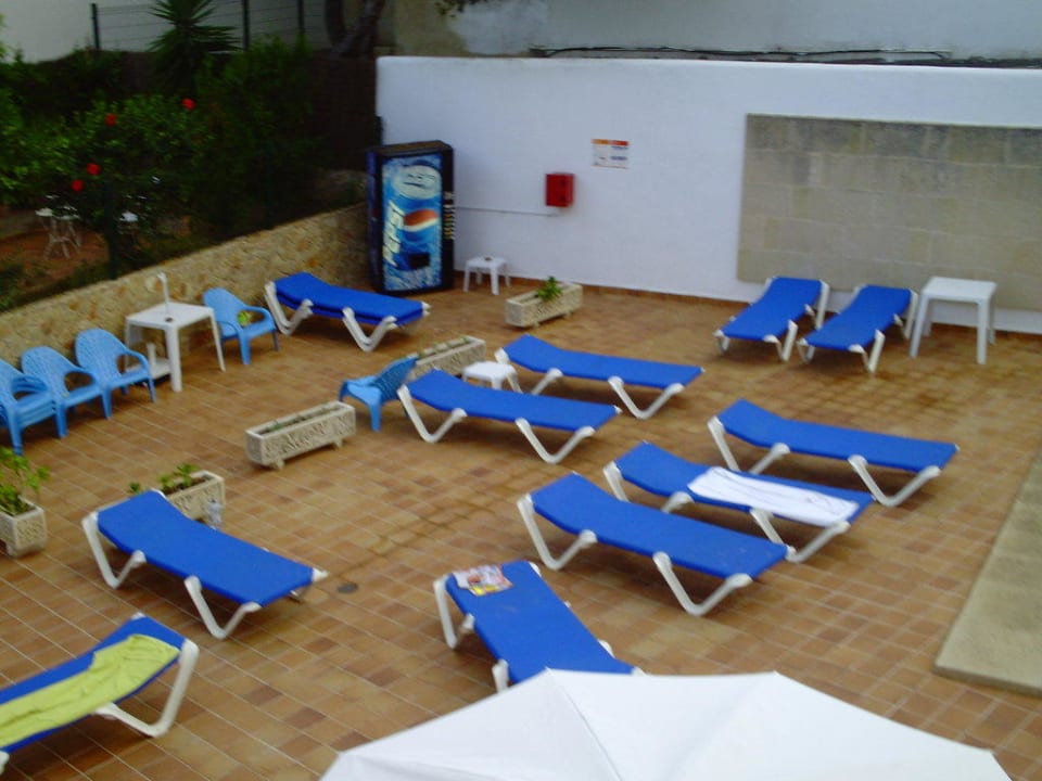 Liegestühle am Pool Hotel Ses Puntetes
