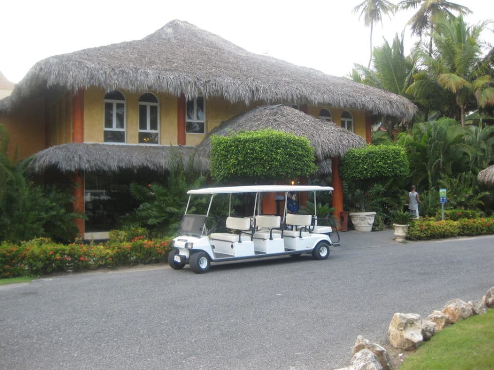 Eingan zur Lobby und ein Club-Car TRS Turquesa Hotel - Adults only