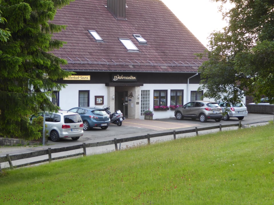 Das Hotel bei der Anfahrt Mein Vierjahreszeiten Hotel Garni