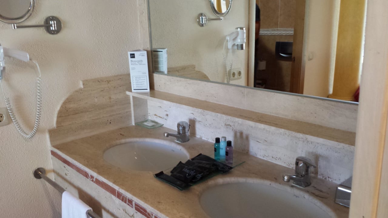 Waschbecken VIVA Cala Mesquida Suites & Spa 16+