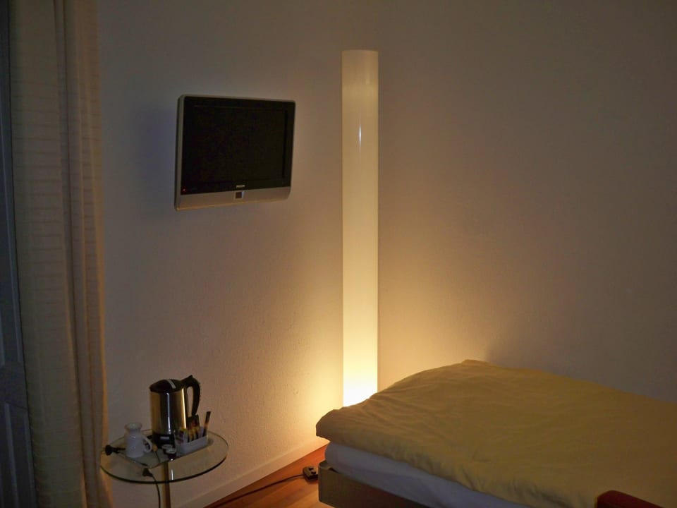 Bett mit Flachbild TV Waldstätterhof Swiss Quality Hotel