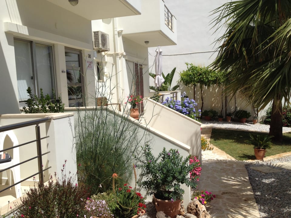 Außenansicht Lion-Suites Kalyves