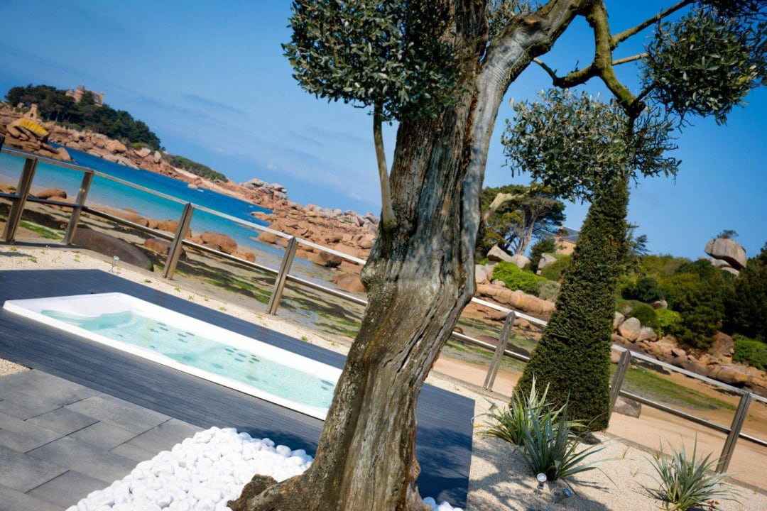 Jacuzzi exterieur  Hotel Castel Beau Site