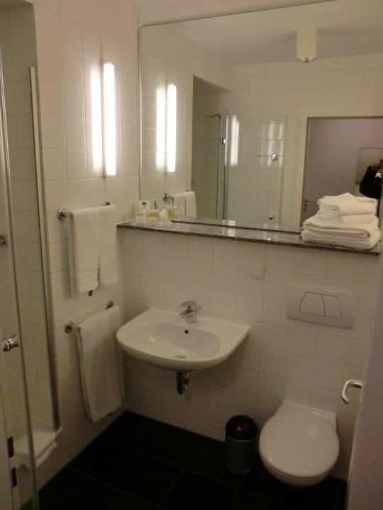 Bad mit Dusche Nordsee Hotel Fischereihafen