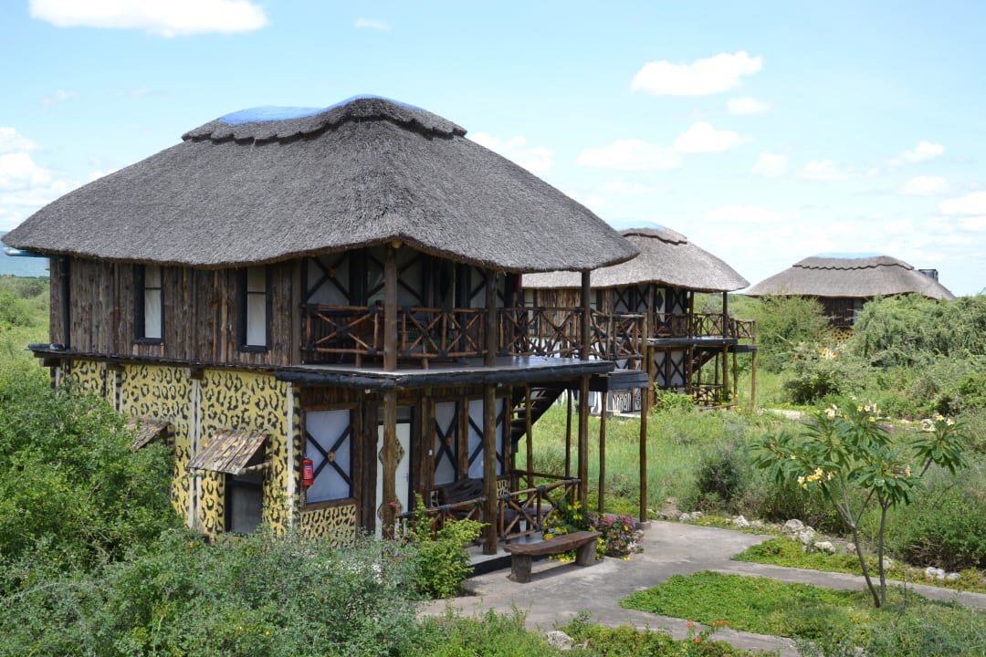 Bungalow Manyara Wildlife Safari Camp