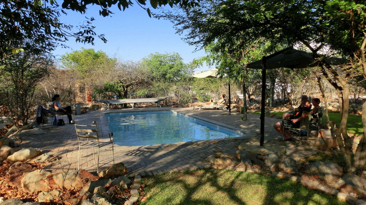 Einer von 2 Pools Etosha Village