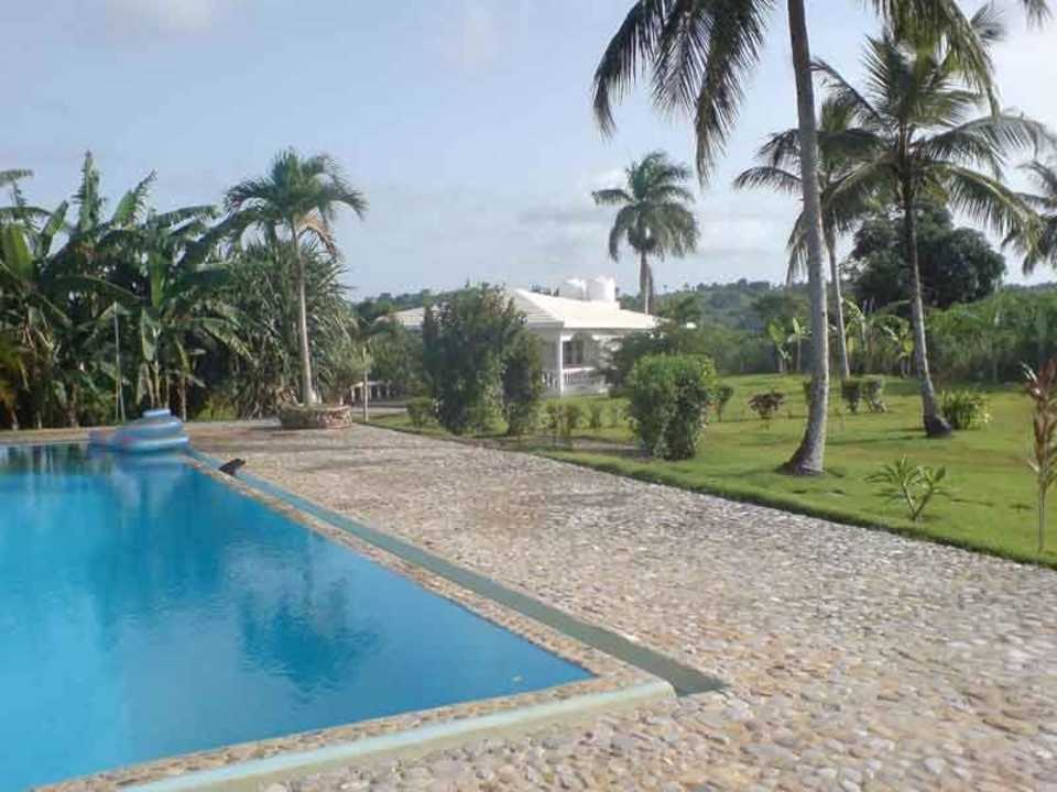 Pool und Villa Casa Blanca