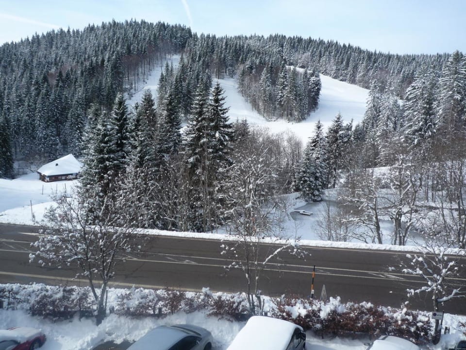 Blick auf den Lift Waldhotel am Notschreipass