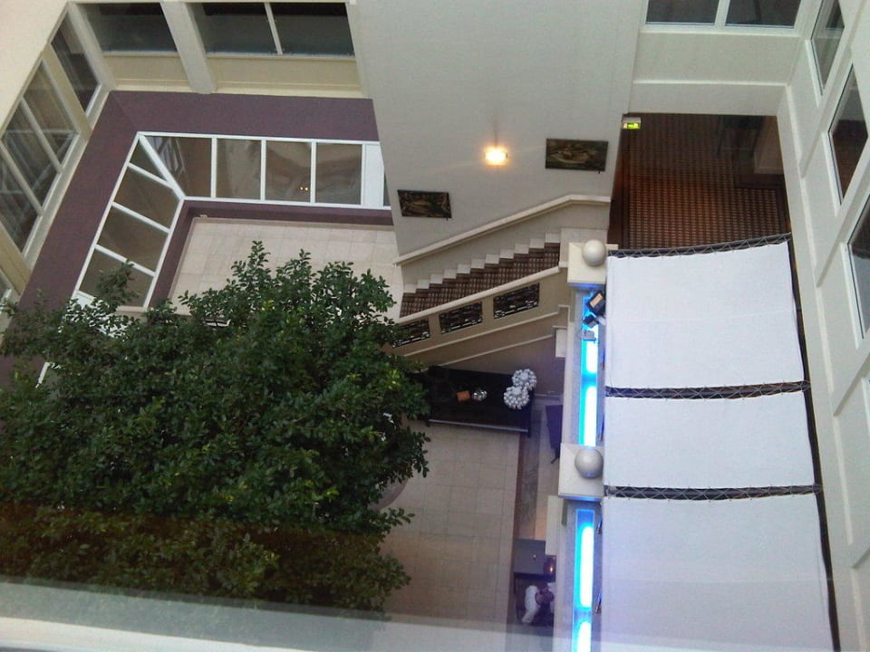 Blick von der 5. Etage runter in die Lobby Crowne Plaza ® Hamburg - City Alster