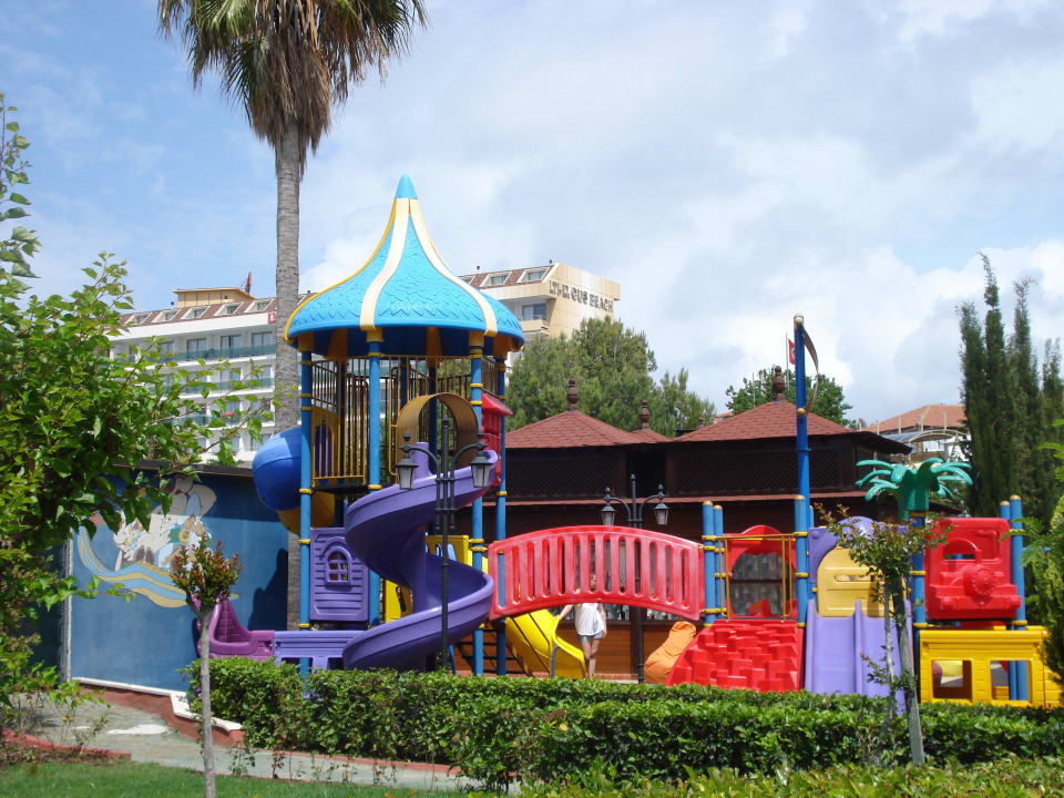 Spielplatz im Garten Saphir Resort & Spa