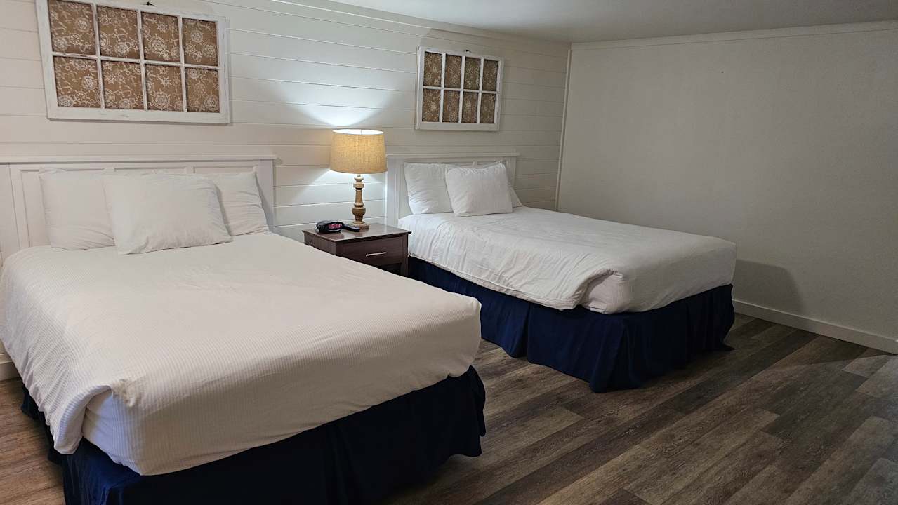 Zimmer Sandwich Inn & Suites