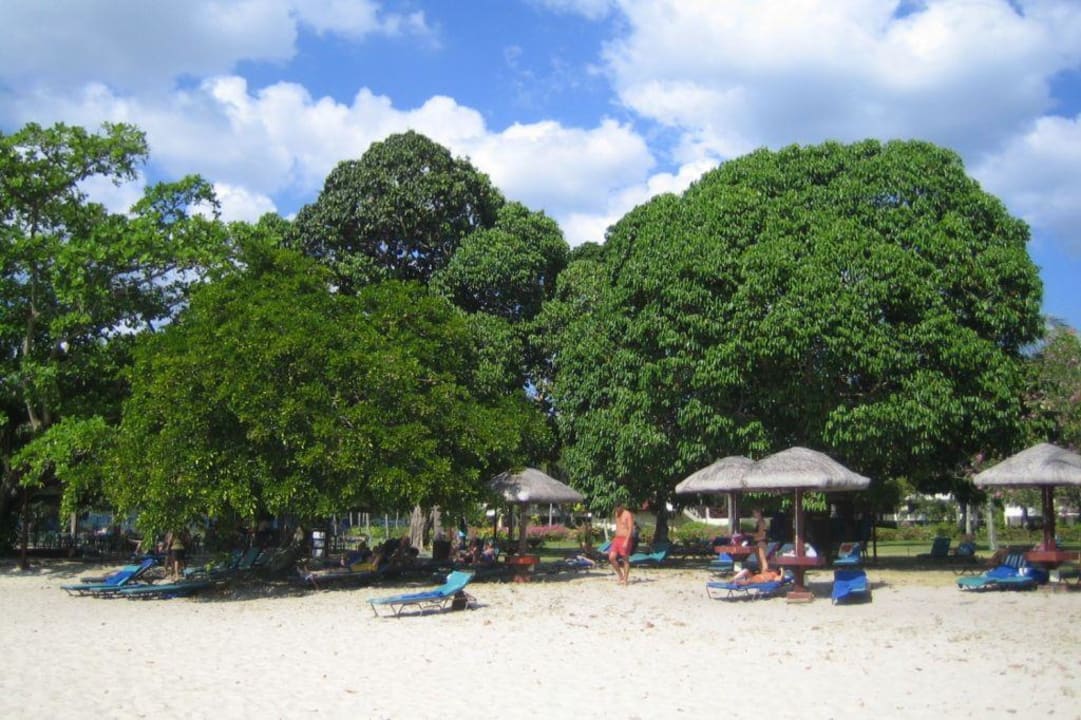 Strand direkt vor Hotel HOLIDAY VILLA BEACH RESORT & SPA LANGKAWI KEDAH