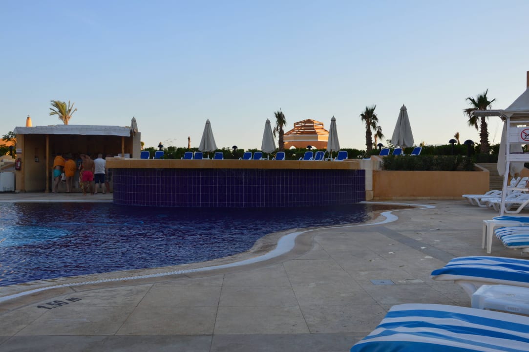 Pool bei Sonnenuntergang Lemon & Soul Makadi Garden