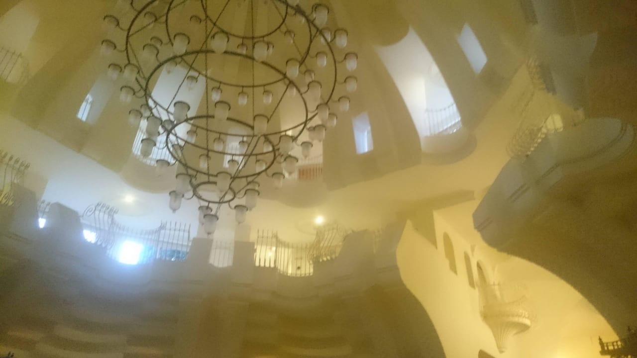 Kronleutchter in offen gestalteter Lobby Mahdia Beach & Aquapark