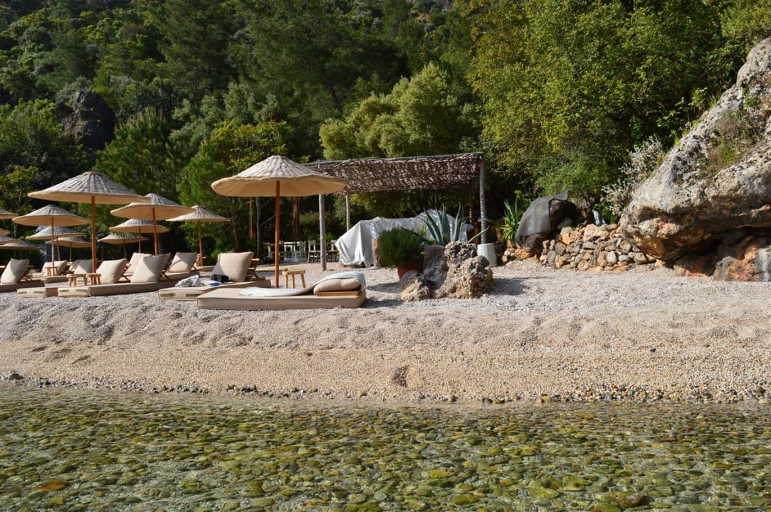 Strand Hillside Beach Club