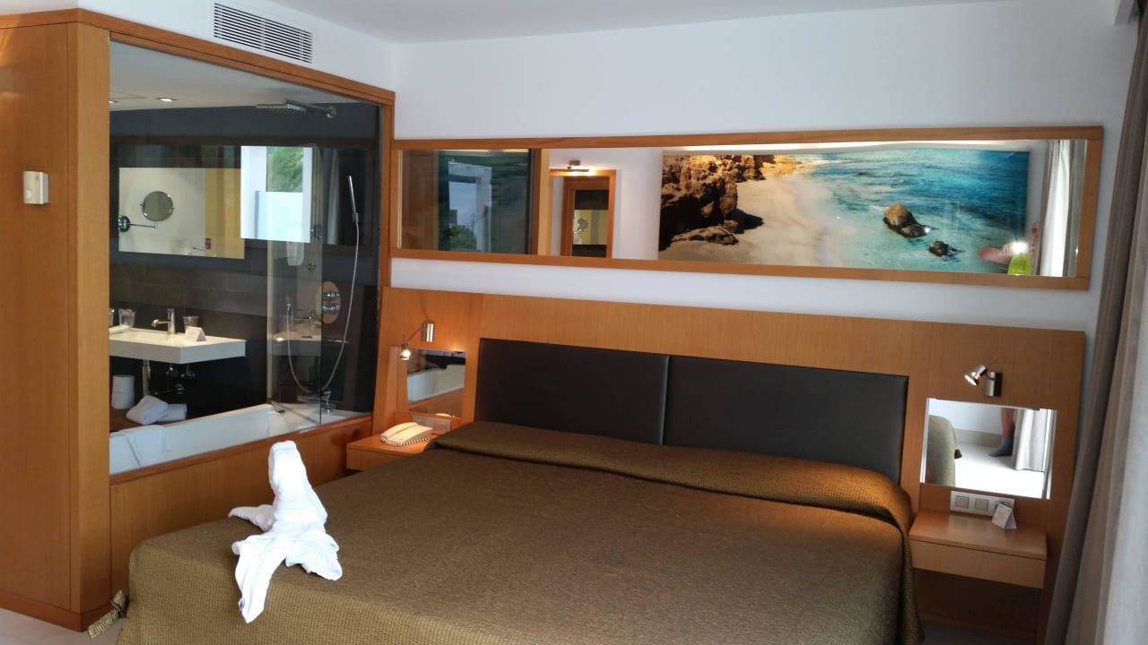 Sauber und modern. R2 Bahía Playa Design Hotel & Spa - Adults Only