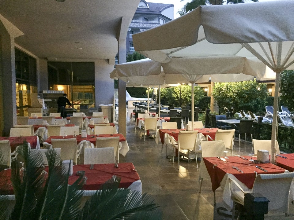 Außenbereich des Restaurants Aydinbey Kings Palace & Spa