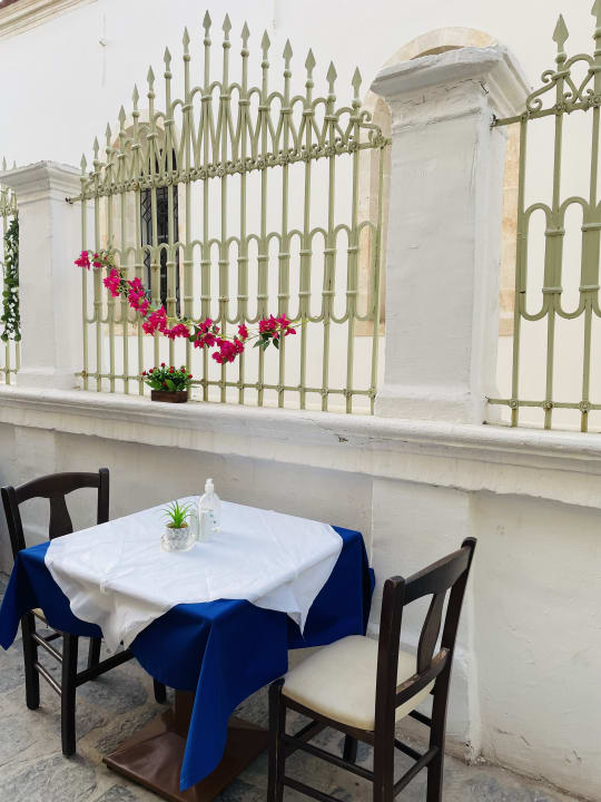 Gastro The Royal Senses Resort, Curio Collection by Hilton