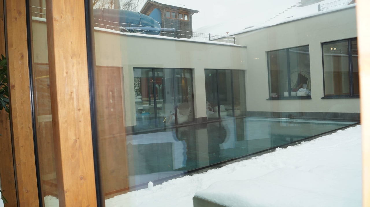 Warmer Außenpool, Rutsche hinten ULRICHSHOF Nature · Family · Design