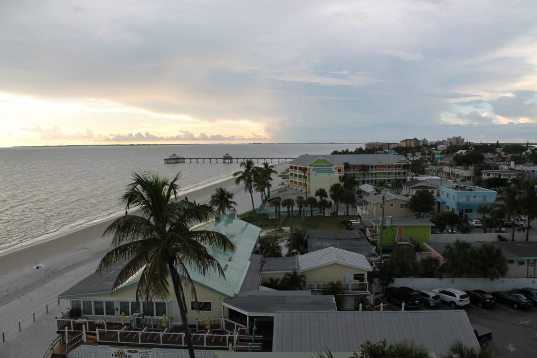 Blick von der Dachterrasse mit Bar Hotel Lani Kai Island Resort