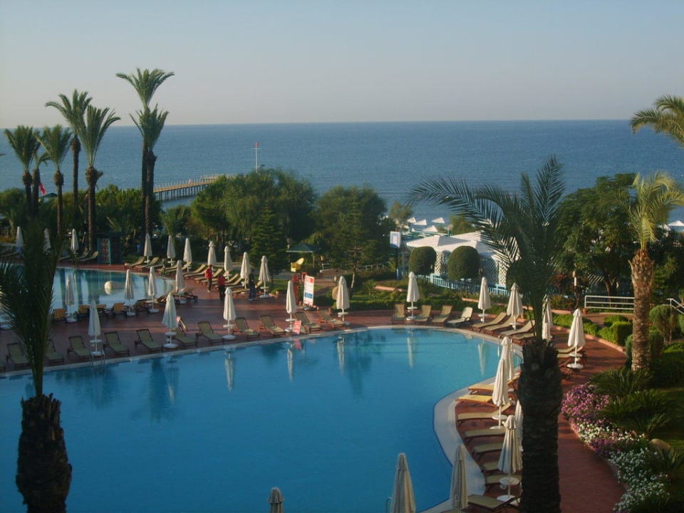 Blick über die Poollandschaft PALOMA Perissia