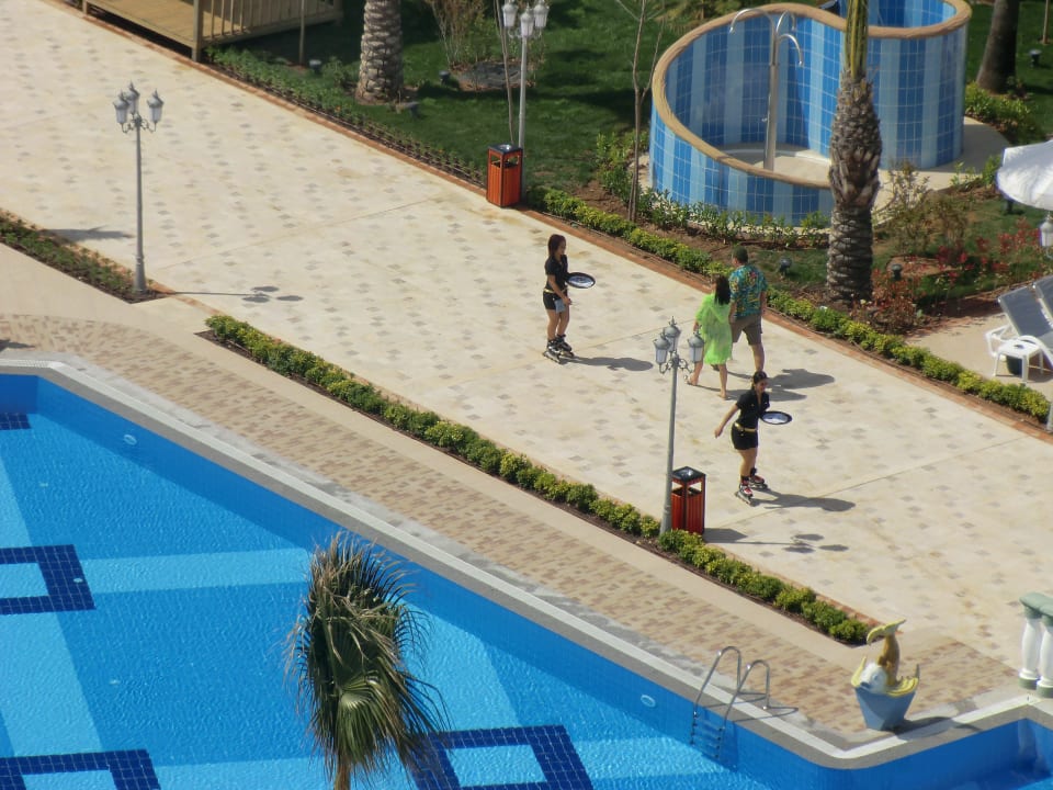 Rollerskat -Bedienung Hotel Delphin Imperial