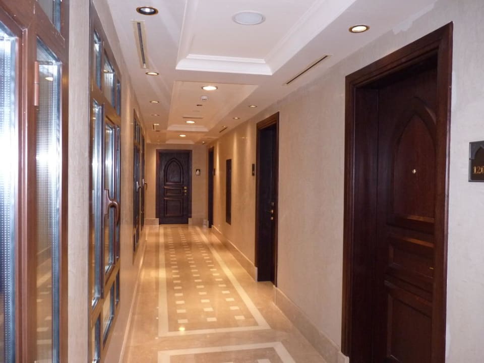 Heller Gang zum Zimmer Miramar Al Aqah Beach Resort