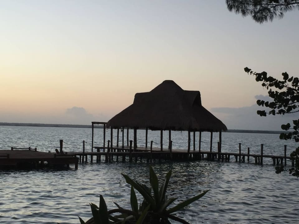 Steg im Morgengrauen Rancho Encantado Eco Resort & Spa