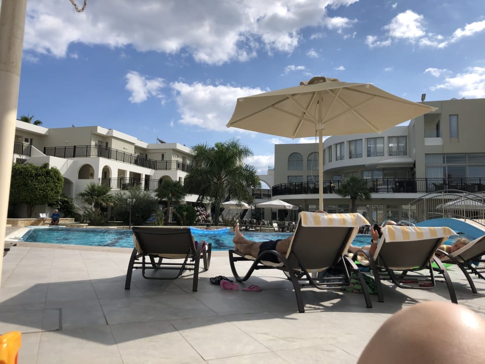 Pool Vantaris Palace
