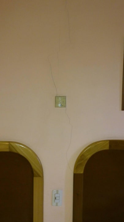 Risse in den Wänden Hotel Tulipan